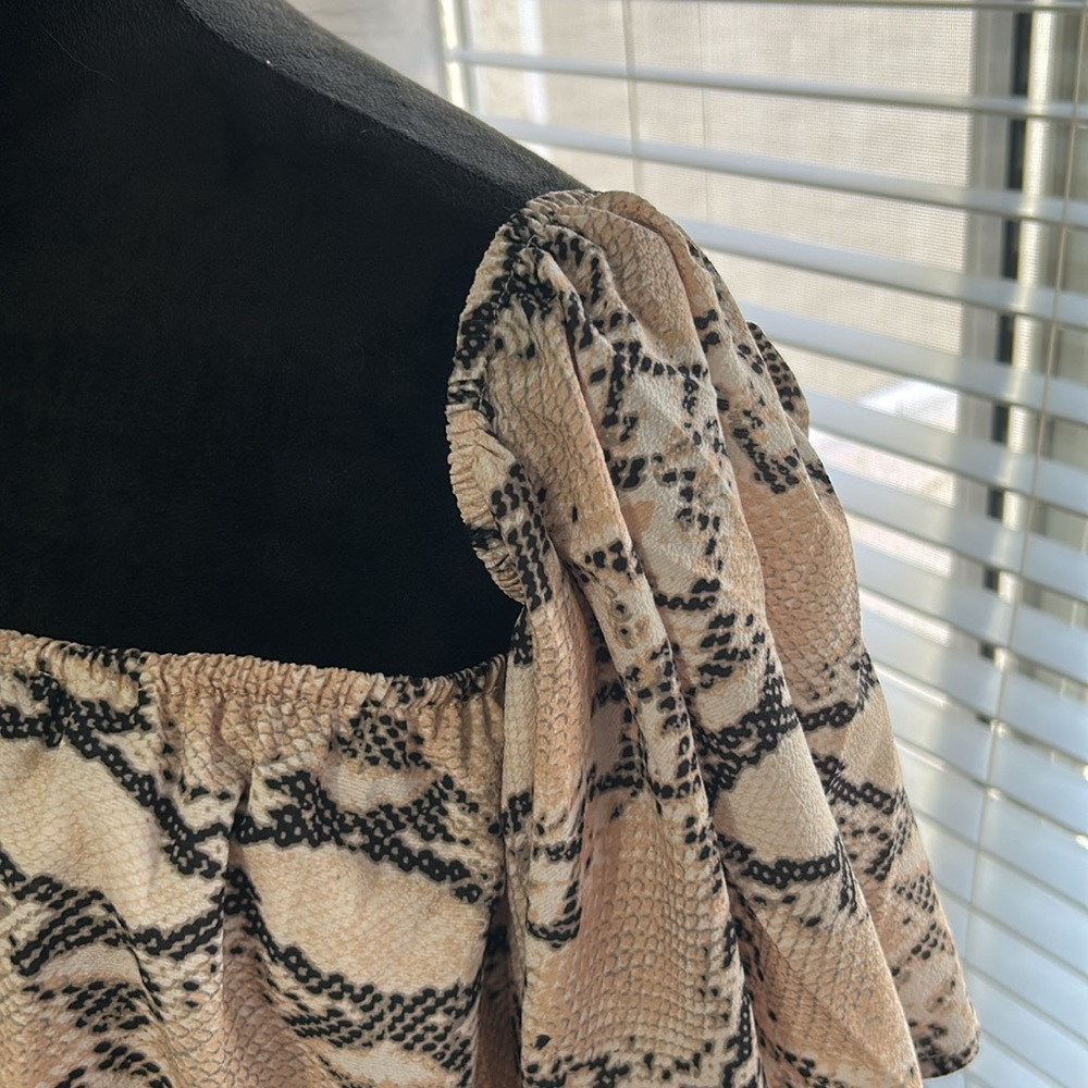 NEW / lined /adjustable / stretchy - Picture 5 of 8
